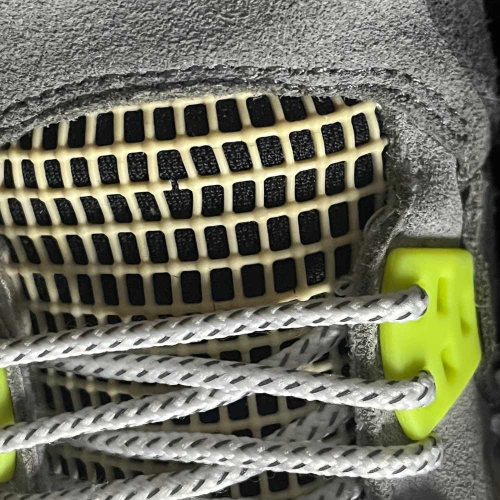 Air Jordan 4 Retro SE (GS) 100% Authentic - Picture 10 of 17